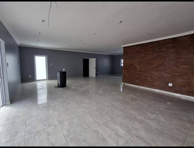 3 BEDROOM HOUSE FOR SALE IN GOLDEN MILE